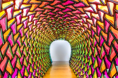 Olafur Eliasson, Tunnel for unfolding time (2022). Exhibition view: Hortensia Herrero Art Centre, Valencia (2023).