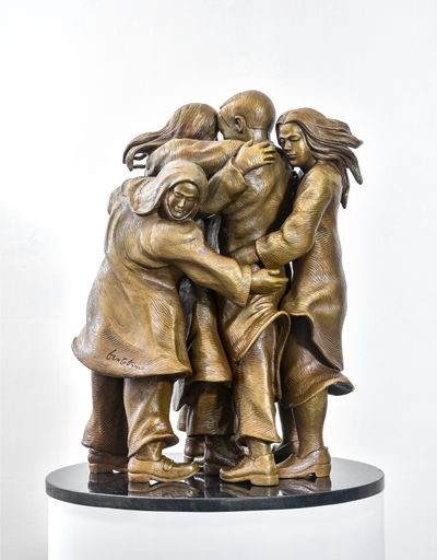 Benedicto Cabrera, Reunion (2024). Bronze. 70 x 53 x 32 cm.