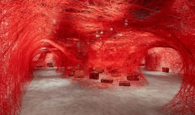 Exhibition view: Chiharu Shiota, Between Worlds, Istanbul Modern (6 September 2024–20 April 2025).