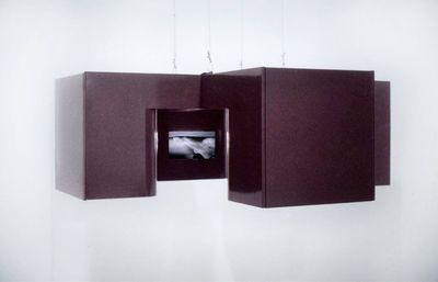 Maurizio Camerani, Zona (1998). Monitors, audio-video programme, enamelled iron, steel cables. 210 x 210 x 70 cm.