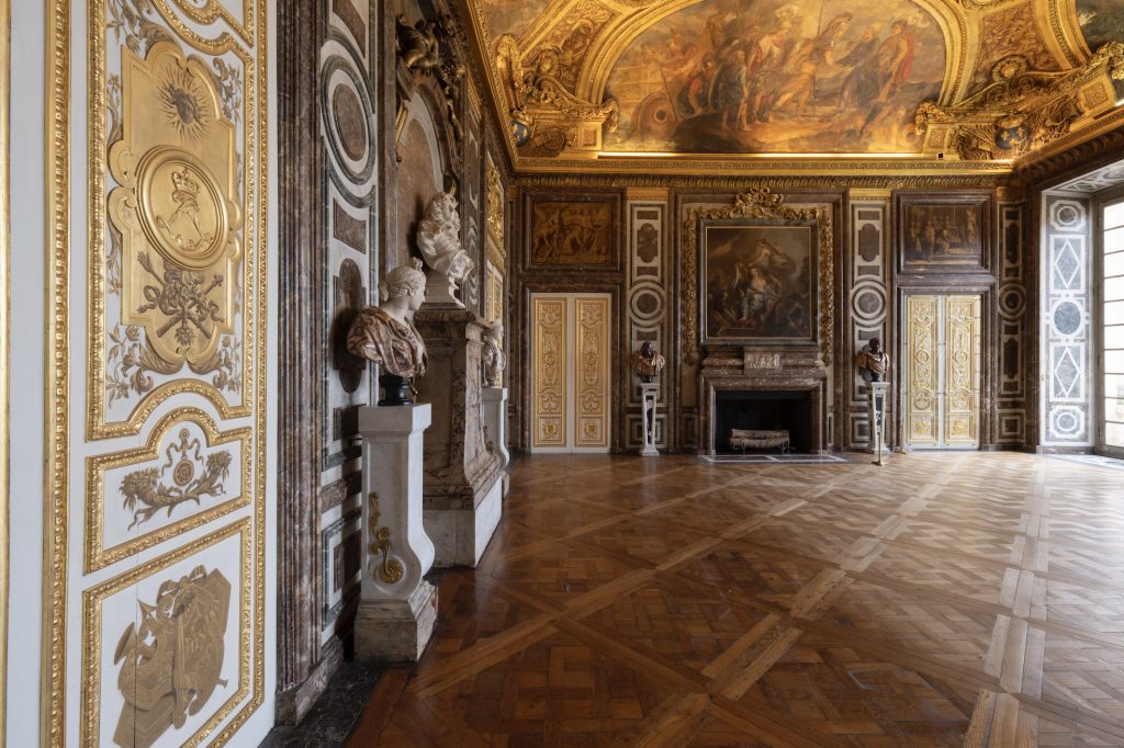 A photograph of Le Salon de Diane taken from cloe to one of its walls.